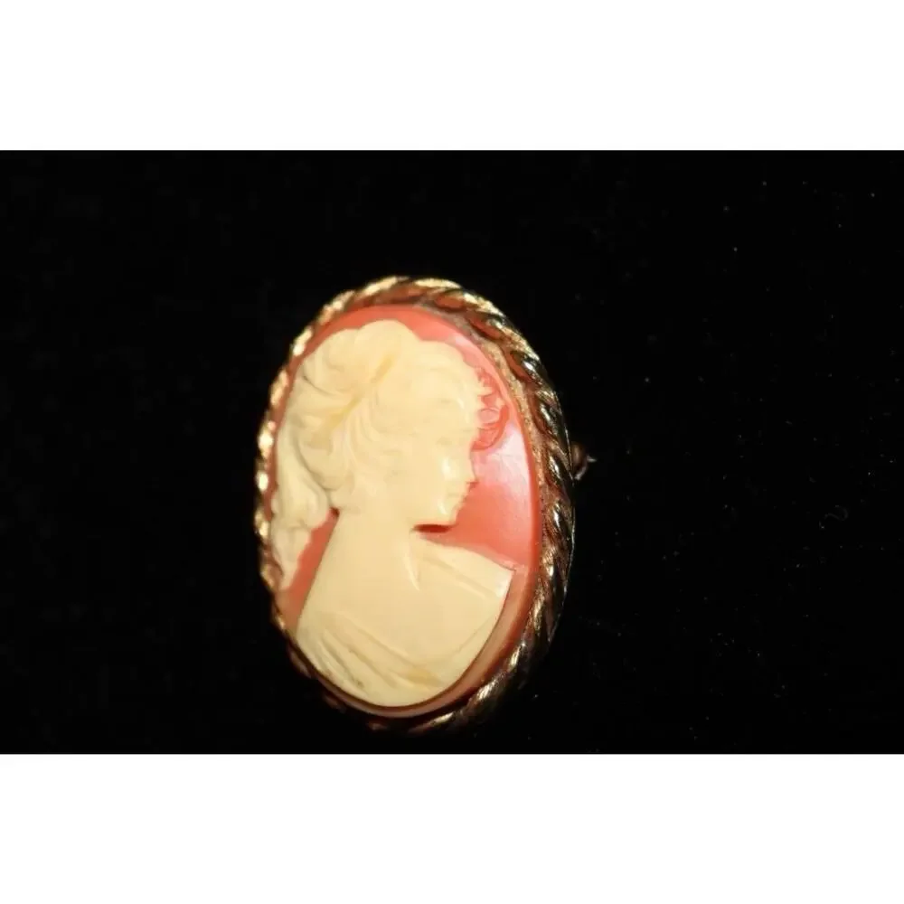 Large Antique Gold Tone Hand Carved Cameo‎ Brooch Pin 1.5